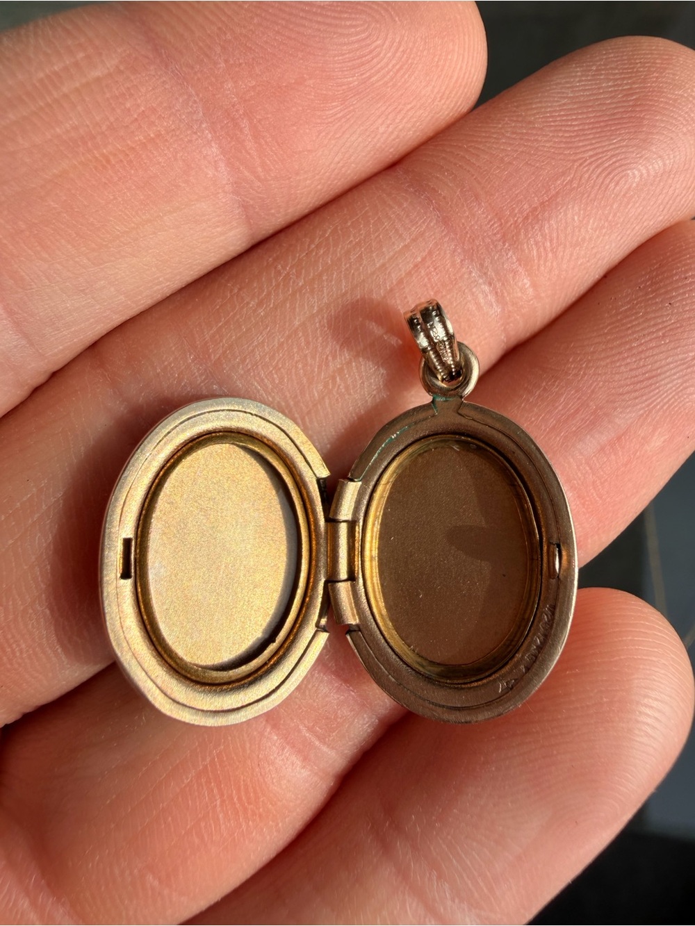 Gold Filled Oval Locket Pendant - Women Jewelry